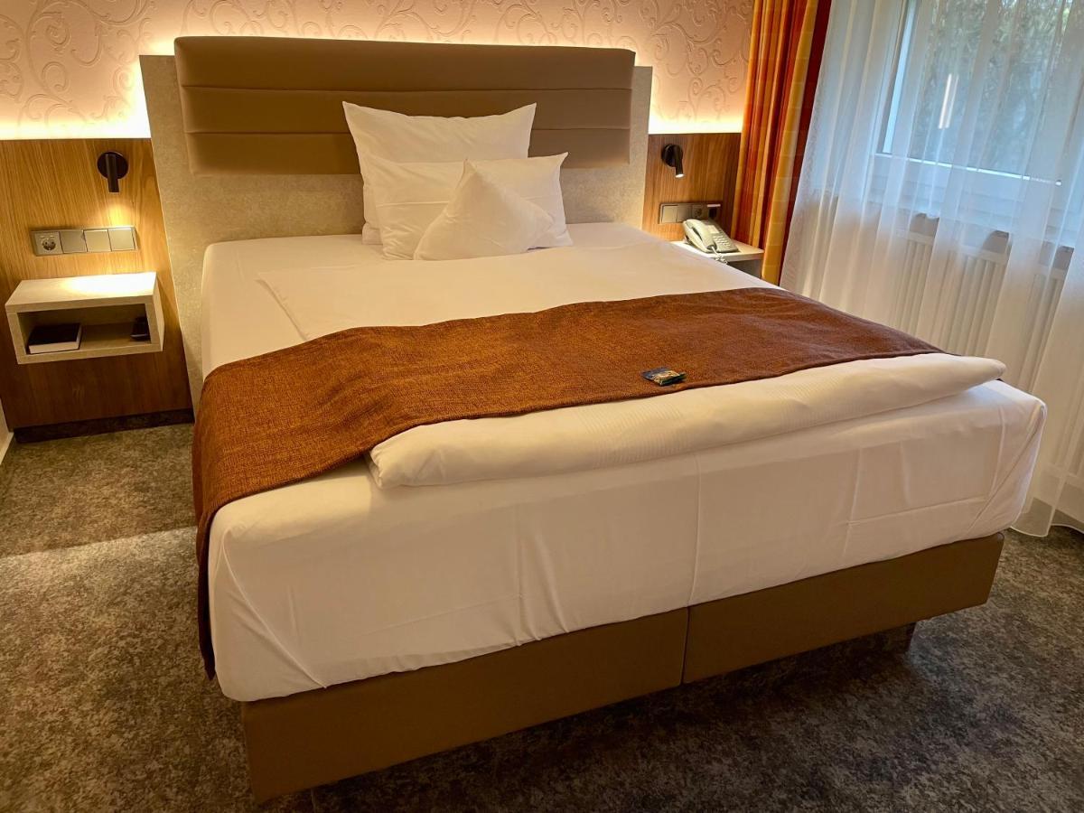 Hotel Merkur 兰施图尔 外观 照片