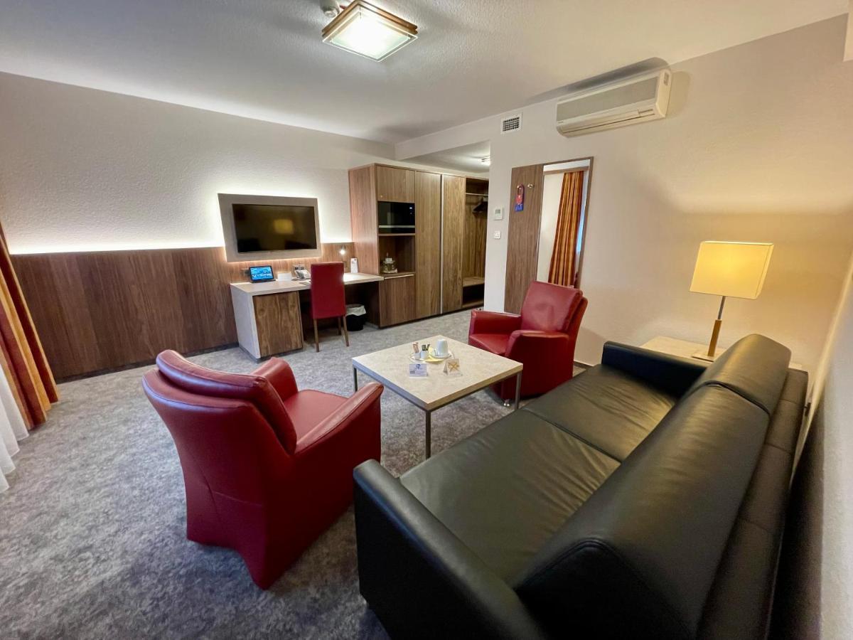 Hotel Merkur 兰施图尔 外观 照片