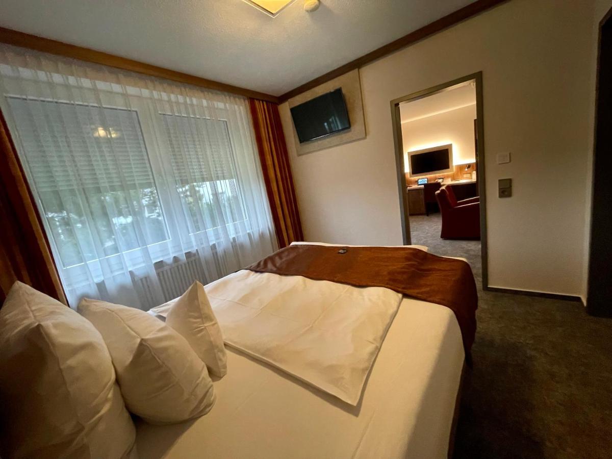 Hotel Merkur 兰施图尔 外观 照片