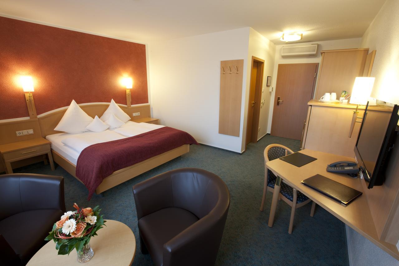 Hotel Merkur 兰施图尔 外观 照片