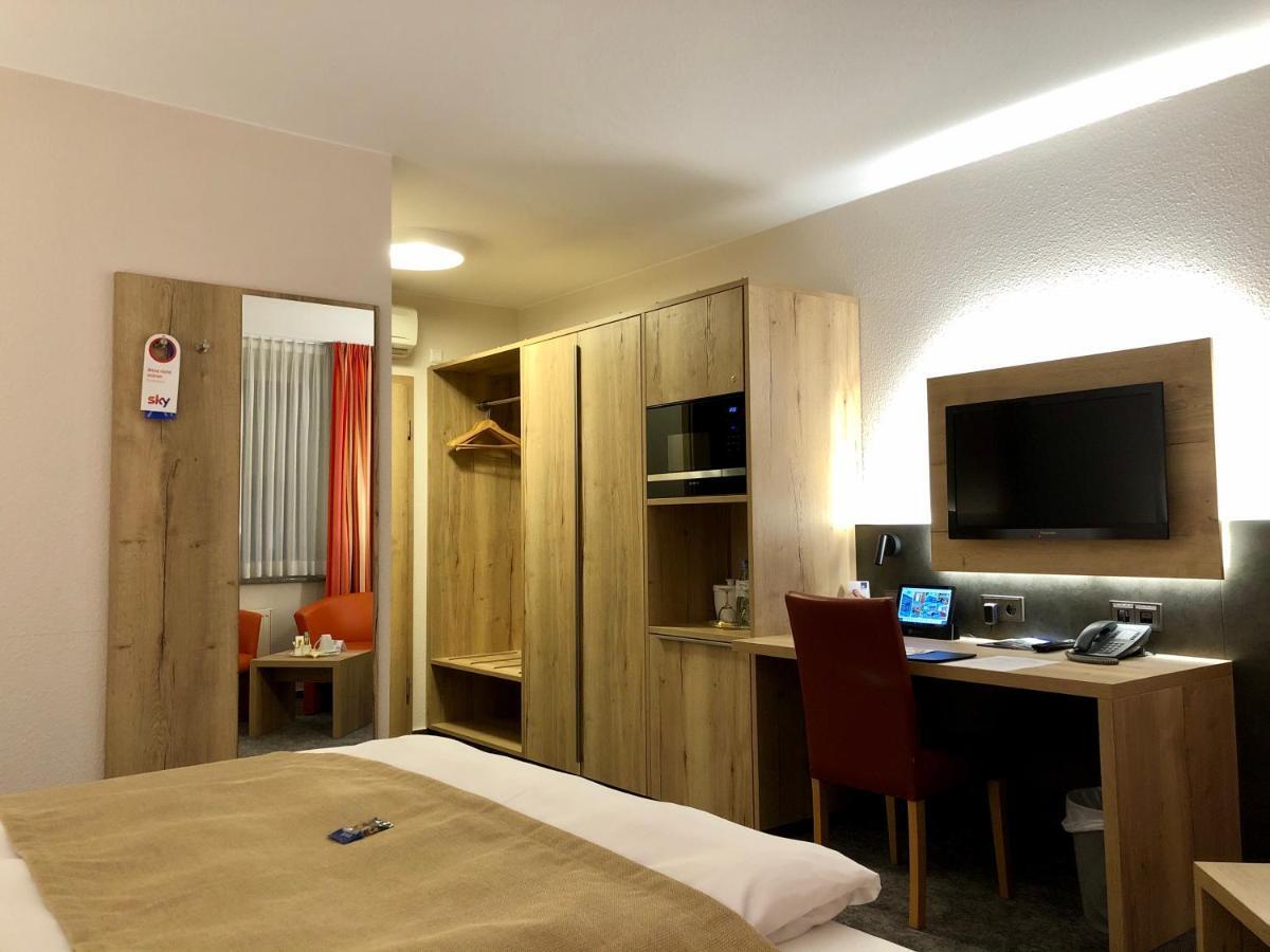 Hotel Merkur 兰施图尔 外观 照片