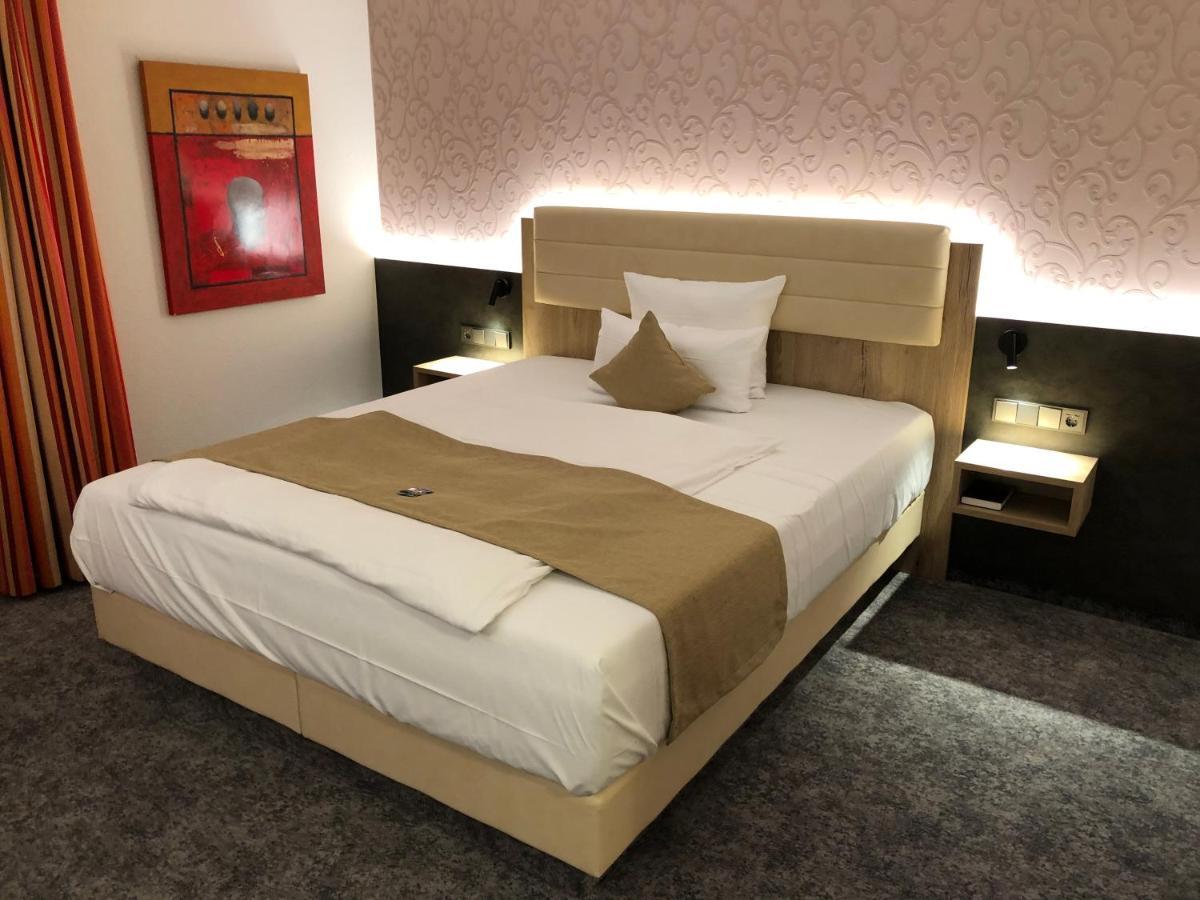 Hotel Merkur 兰施图尔 外观 照片