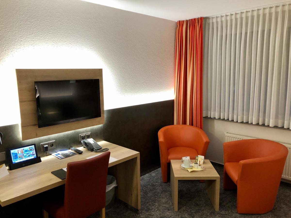 Hotel Merkur 兰施图尔 外观 照片